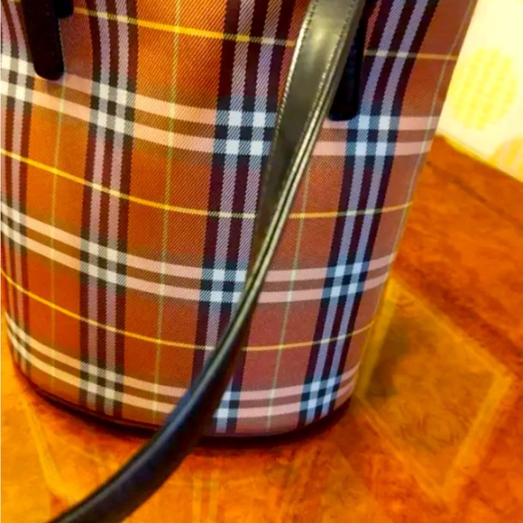 BURBERRY Bucket-shaped tote bag leather check ❤️🌹🌹 - Picture 9 of 13